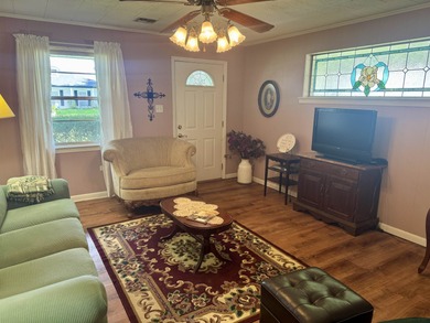 816 Funderburk Ave, located in Broadmoor Subdivision, sits on a