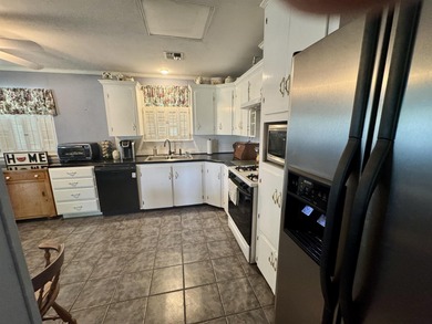 816 Funderburk Ave, located in Broadmoor Subdivision, sits on a