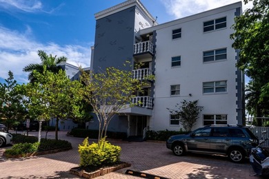 Waterfront 2BR residence in a boutique Las Olas Isles building - photo 1