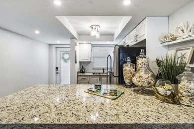 Waterfront 2BR residence in a boutique Las Olas Isles building - photo 5