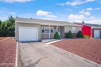 This charming 2-bedroom, 1-bathroom home with newly installed - photo 3