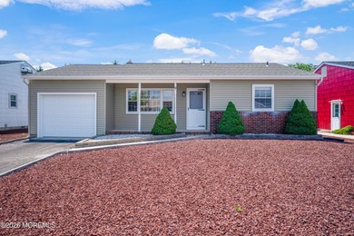 This charming 2-bedroom, 1-bathroom home with newly installed - photo 4