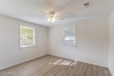 Super Clean, Move-In Ready Brick Home in Award-Winning Long - photo 19