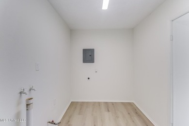 Super Clean, Move-In Ready Brick Home in Award-Winning Long - photo 21