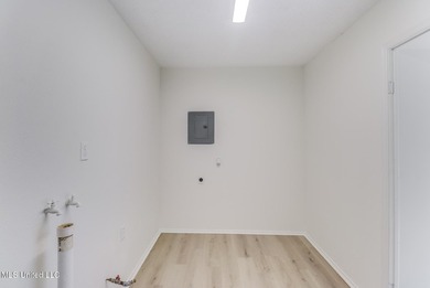 Super Clean, Move-In Ready Brick Home in Award-Winning Long - photo 22