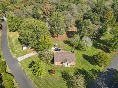 Spacious 4 bedroom, 2 bathroom brick home offering just under 2 - photo 4