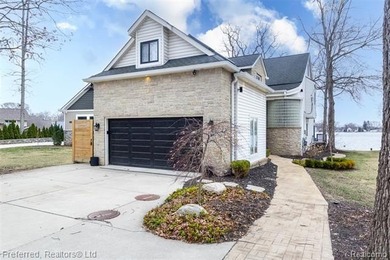 Cooley Lake Home For Sale in White Lake Michigan