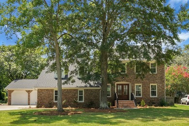 Welcome to timeless elegance in the heart of Snee Farm, one of - photo 4