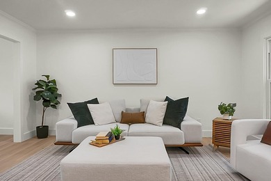 Welcome to timeless elegance in the heart of Snee Farm, one of - photo 10