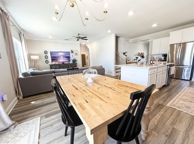 Welcome to your dream home, perfectly situated on an interior - photo 13