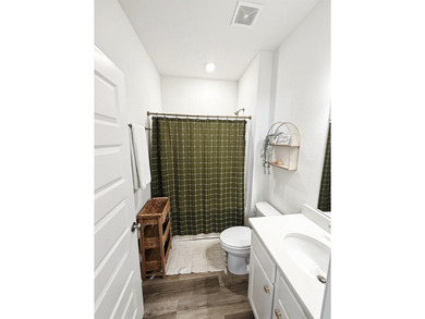 Welcome to your dream home, perfectly situated on an interior - photo 19