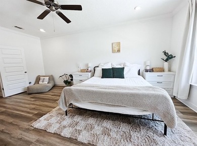 Welcome to your dream home, perfectly situated on an interior - photo 23