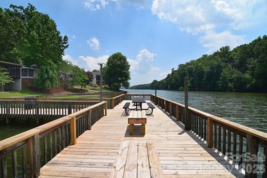 Welcome to lake living made easy in the highly sought-after - photo 26