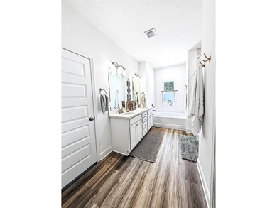 Welcome to your dream home, perfectly situated on an interior - photo 26