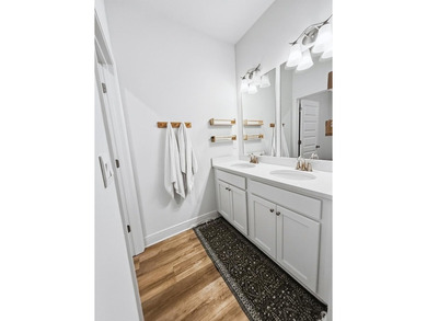 Welcome to your dream home, perfectly situated on an interior - photo 34