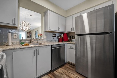 Lovely condo in the heart of Huntington Lakes. South facing unit - photo 2