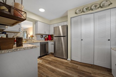 Lovely condo in the heart of Huntington Lakes. South facing unit - photo 3