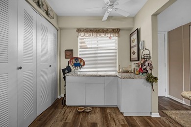 Lovely condo in the heart of Huntington Lakes. South facing unit - photo 6