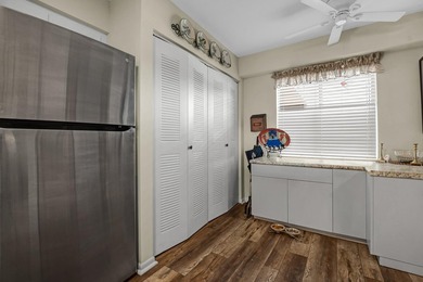 Lovely condo in the heart of Huntington Lakes. South facing unit - photo 7