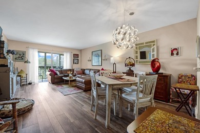 Lovely condo in the heart of Huntington Lakes. South facing unit - photo 9