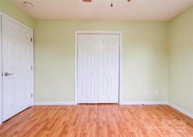 Welcome Home!! Move in ready! Just bring your clothes. Paved