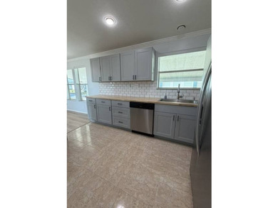 Welcome home to this beautifully updated 2006 Palm Harbor - photo 15