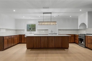 Welcome to this completely renovated five bedroom, four bath - photo 2