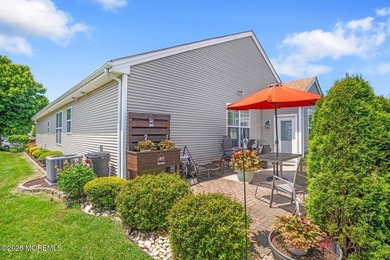 Welcome to easy, low-maintenance, single-level living in this - photo 4
