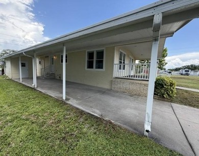 Welcome home to this beautifully updated 2006 Palm Harbor - photo 25