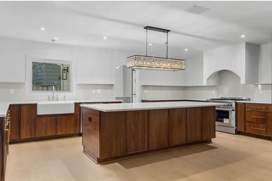 Welcome to this completely renovated five bedroom, four bath - photo 8