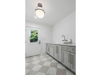 Welcome to this completely renovated five bedroom, four bath - photo 9