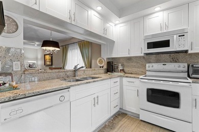 Rent right away. Light and airy ground-floor condo in Boca - photo 7