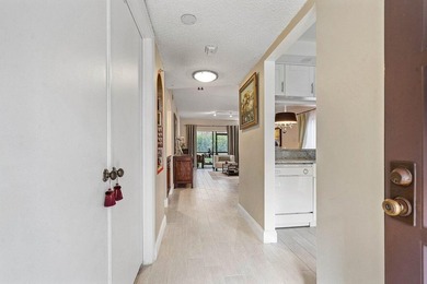 Rent right away. Light and airy ground-floor condo in Boca - photo 9