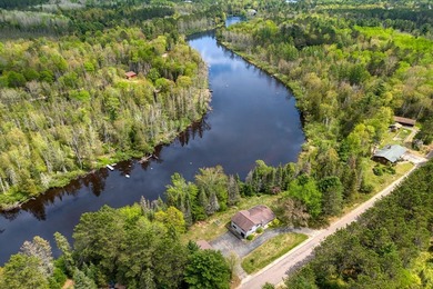 The view steals the show at this Wisconsin River home, where 315 - photo 3