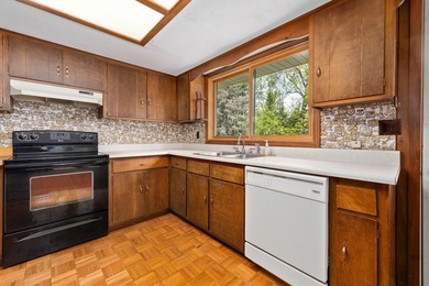 The view steals the show at this Wisconsin River home, where 315 - photo 8