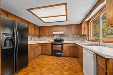 The view steals the show at this Wisconsin River home, where 315 - photo 9