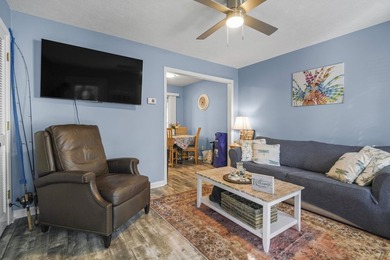3 BLOCKS TO THE BEACH! Nestled in Wildwood Oaks, this townhouse - photo 5