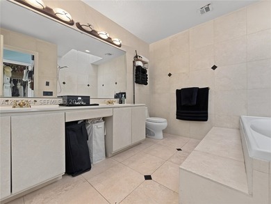 Tucked behind a private, palm-lined entrance in sought-after - photo 17