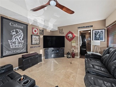 Tucked behind a private, palm-lined entrance in sought-after - photo 31