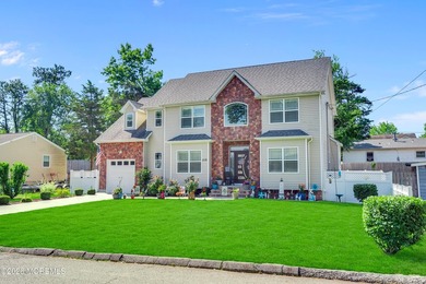 This beautiful, meticulously maintained home offers 4 spacious - photo 3