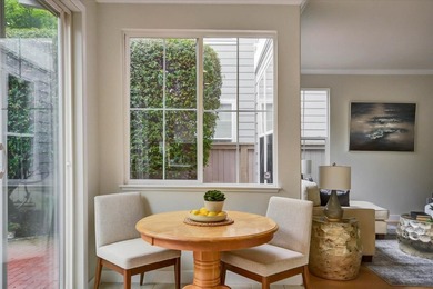 Wonderful bright, upgraded home with high ceilings. Immaculate - photo 12