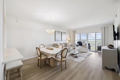 Located on the third floor, overlooking the 9th hole on The - photo 13