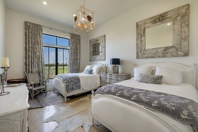 Nestled in the picturesque countryside just minutes from Round - photo 14