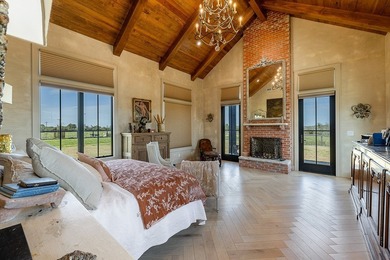 Nestled in the picturesque countryside just minutes from Round - photo 15