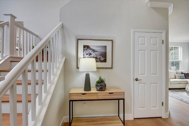 Wonderful bright, upgraded home with high ceilings. Immaculate - photo 16