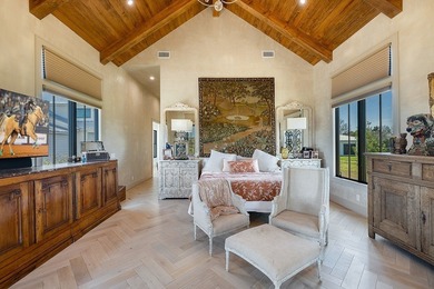 Nestled in the picturesque countryside just minutes from Round - photo 16