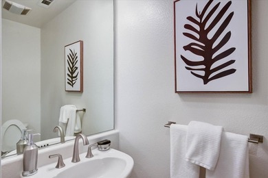 Wonderful bright, upgraded home with high ceilings. Immaculate - photo 17