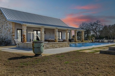 Nestled in the picturesque countryside just minutes from Round - photo 18