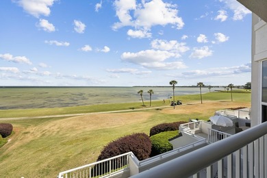 Located on the third floor, overlooking the 9th hole on The - photo 23