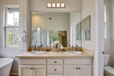 Wonderful bright, upgraded home with high ceilings. Immaculate - photo 28